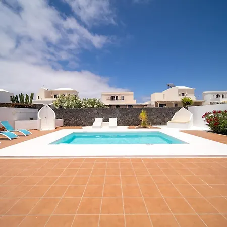 Turquesa Playa Blanca (Lanzarote)